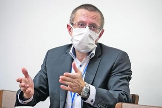Dušek: Mělo to klesat, ale neklesá. Podstatná část lidí opatření vůbec nedodržuje - Novinky
